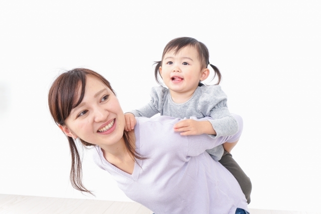 母子おんぶ