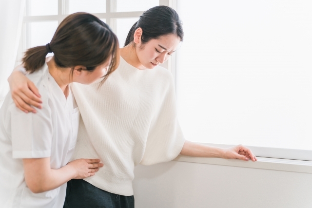 歩行サポート女性